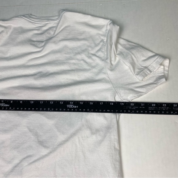 Columbia Men’s Medium T-Shirt White Logo Short Sleeve Cotton Outdoor Flaws - Picture 8 of 9